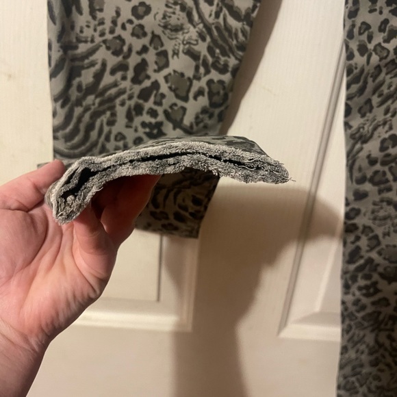 Democracy Ab Technology Animal Leopard Print Skinny Pants Black & Tan sz 4 - Picture 6 of 8